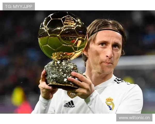 从8号位到自由中场：莫德里奇的战术演变