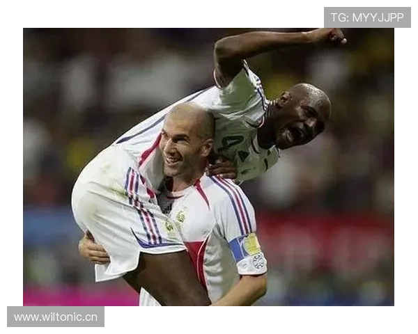 阿隆索与维埃拉在控球转移下展现中场单点驱动差异