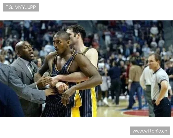 阿泰斯特防守压制对手锋线，改变球队外线防守结构